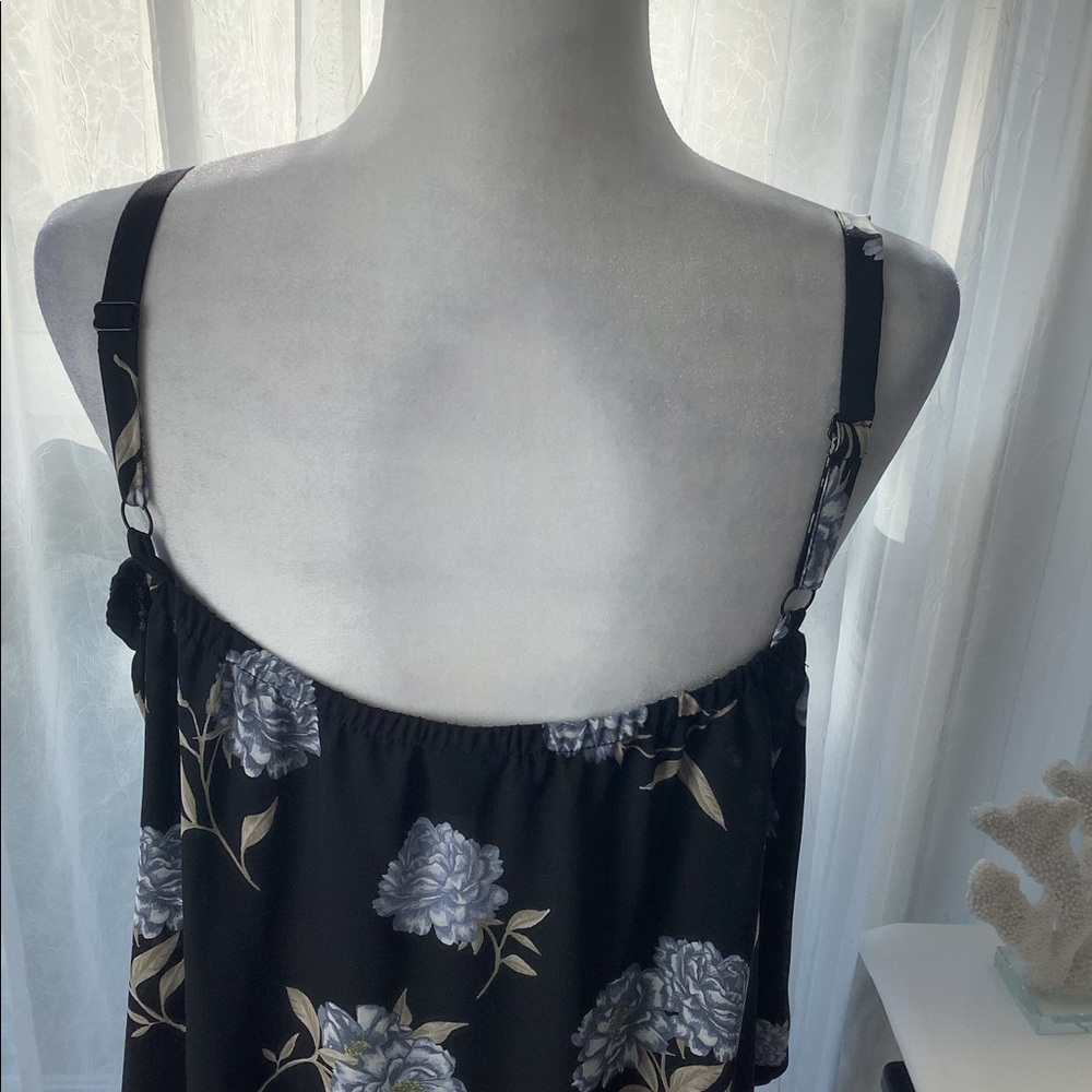 Torrid cold shoulder top - Picture 6 of 8